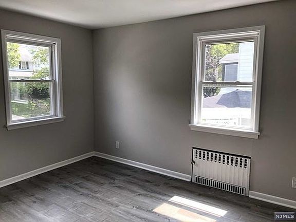 5th image of 166 Carmita Ave #2