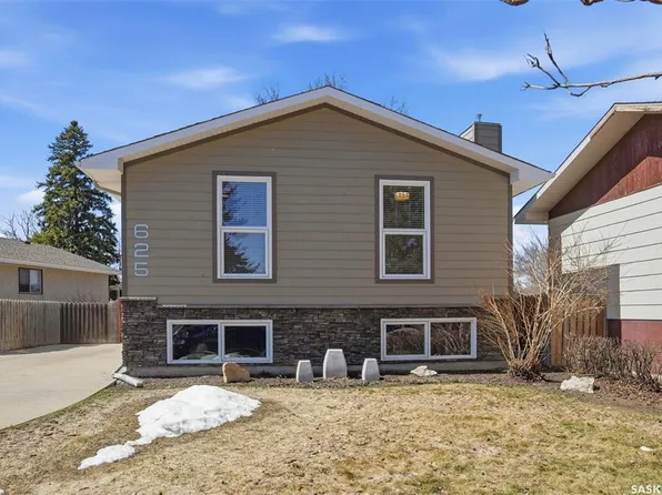 625 Guelph CRESCENT, Saskatoon, SK S7H 4R5