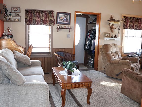 4th image of 385 3rd Ave NE
