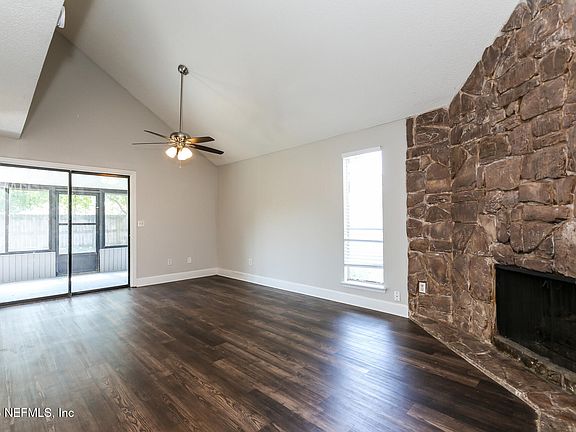3rd image of 2437 OAKVIEW Drive