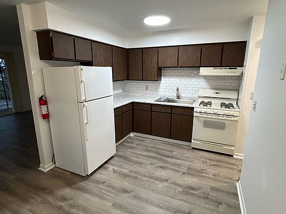 2nd image of 1002 Main St #1