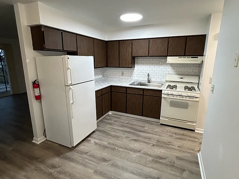 1002 Main St #1 — Photo 2