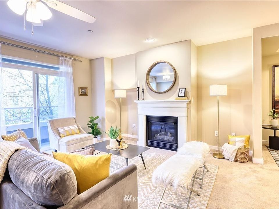 1st image of 925 110th Ave SE #307