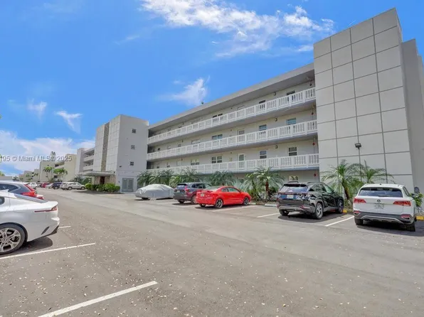 314 SE 10th St APT 403, Dania, FL 33004