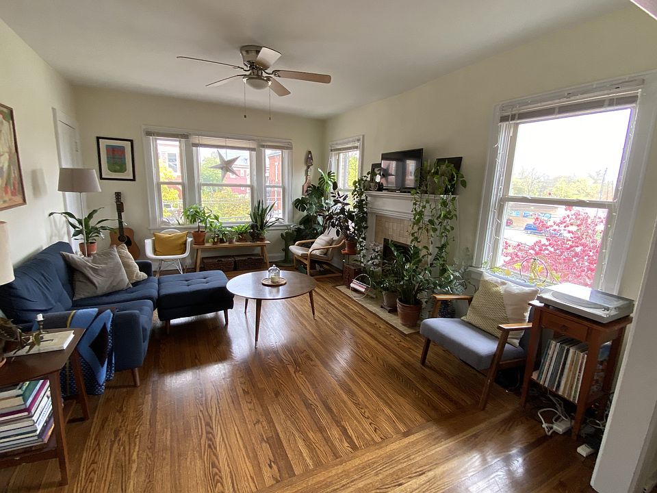 Living Room with plenty of natural light, fireplace and hardwood floor