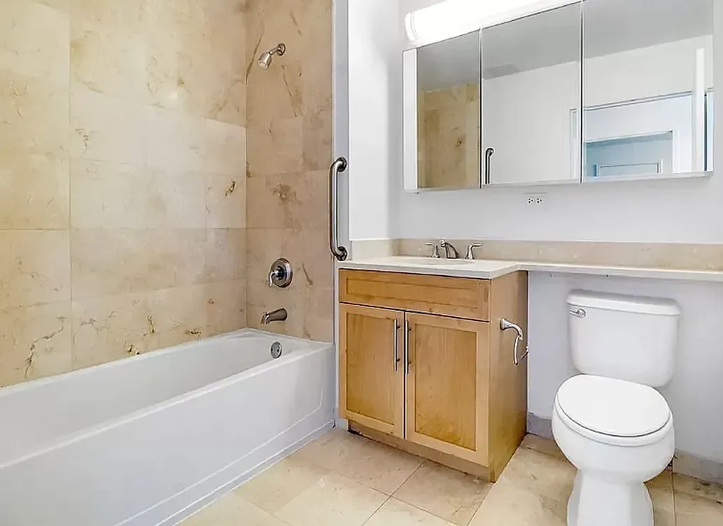 21 South End Avenue — Photo 4