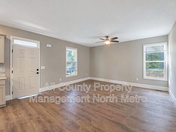 3rd image of 5390 Valley Dr