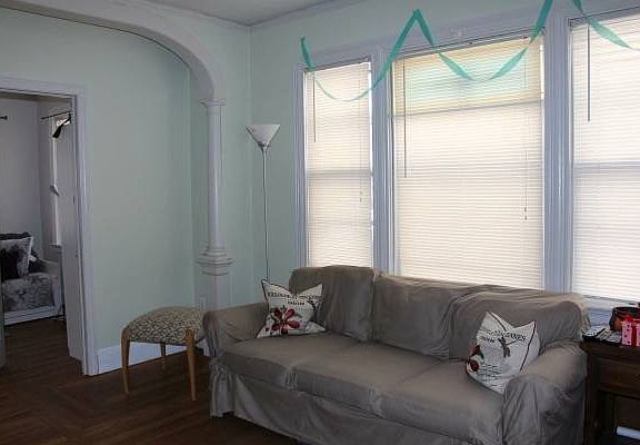 5th image of 143 Pembroke Ave