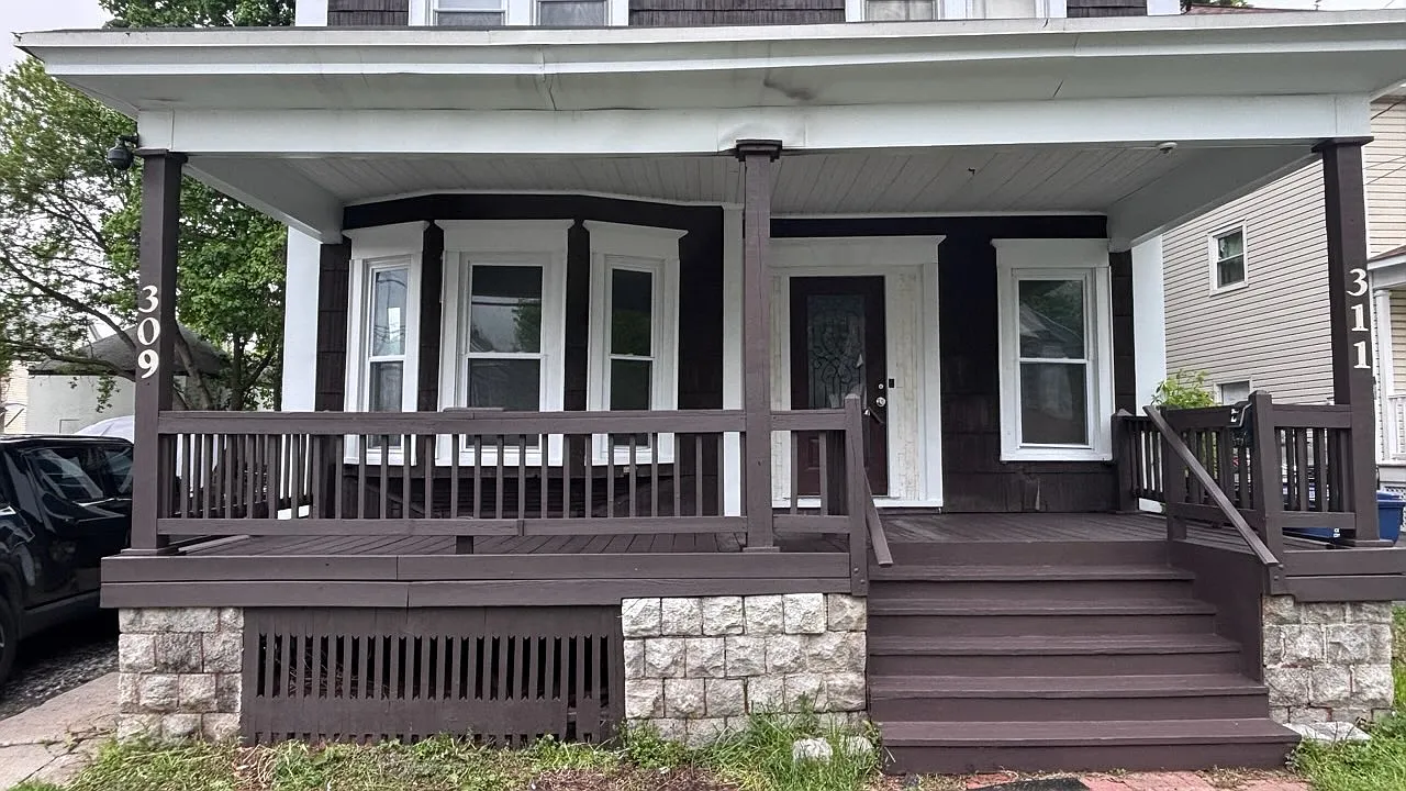 3 bed, $1,200 — Photo 1
