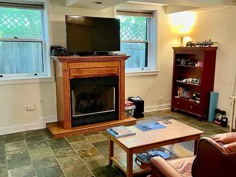 1123 Ridge Ave #1 — Photo 4