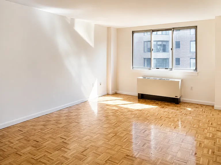 308 E 38th St #15D — Photo 4