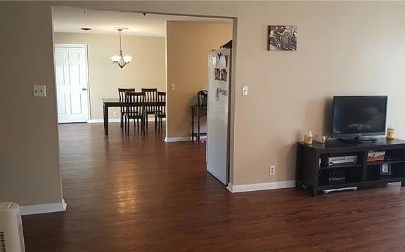 5th image of 3909 4th St