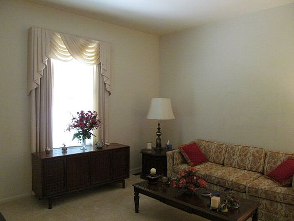 3rd image of 128 Marion St NE