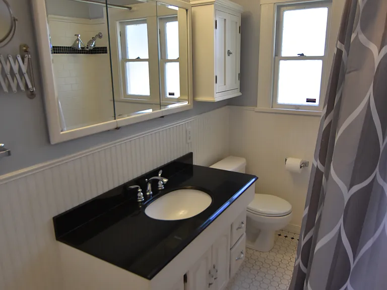 1635 Brewster Ave — Photo 8