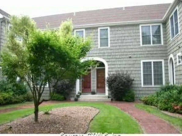 19 Harwich Ln, West Hartford, CT 06117