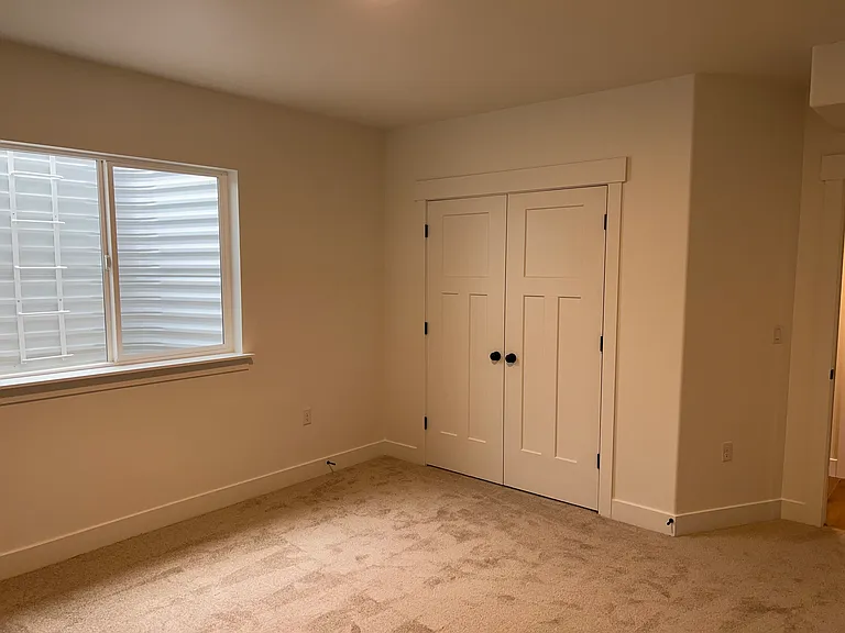 556 N Hill View Dr — Photo 5