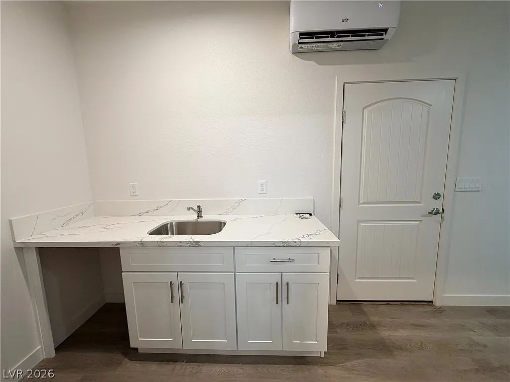1 bed, 1.0 bath, 288 sqft, $800 — Photo 2