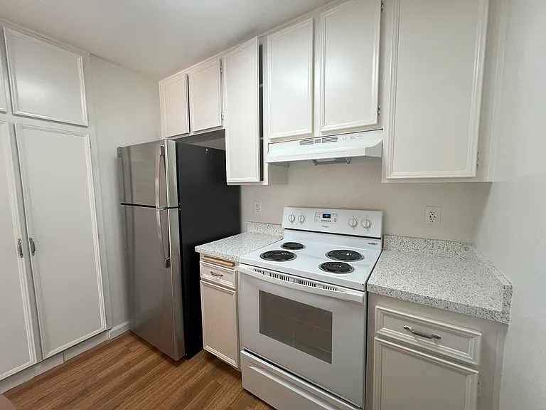 1389 E Lexington Ave E — Photo 6