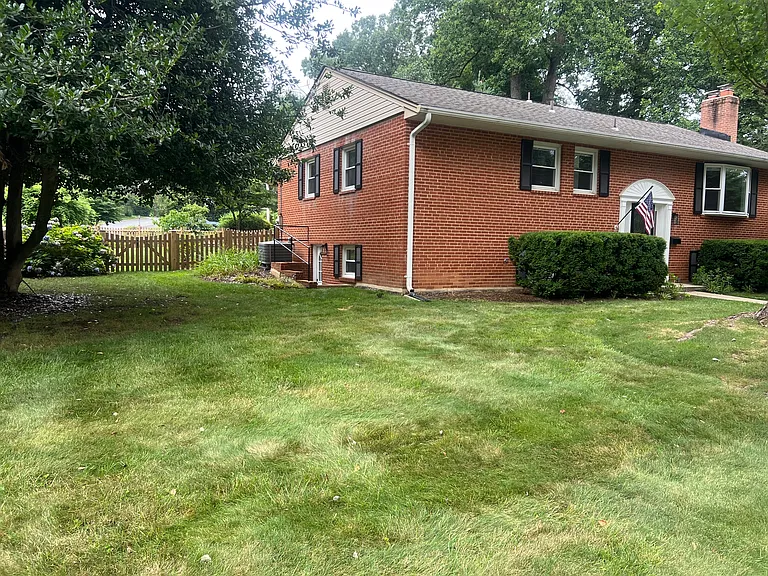 7504 Fairwood Ln — Photo 20