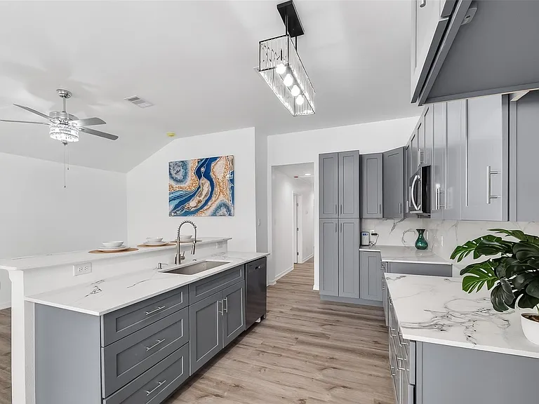 7725 Hoffman St #B — Photo 33