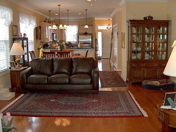 2nd image of 528A VILLAGE GREEN Drive #6A