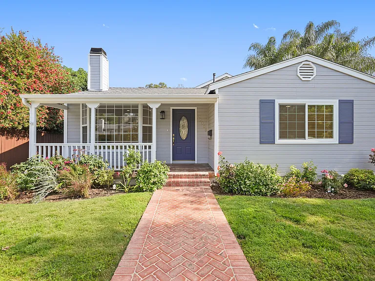 22055 Del Valle St — Photo 1