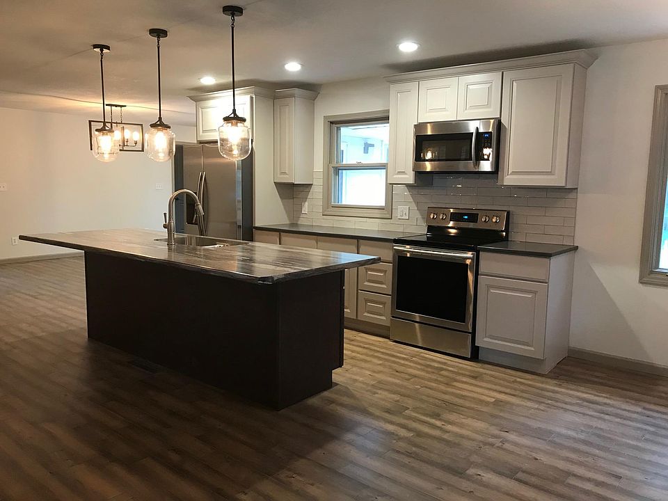WOW! Gorgeous new kitchen with large island (will accommoda