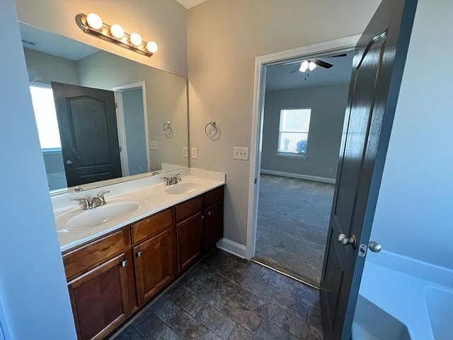 19 Greenfield Dr — Photo 8