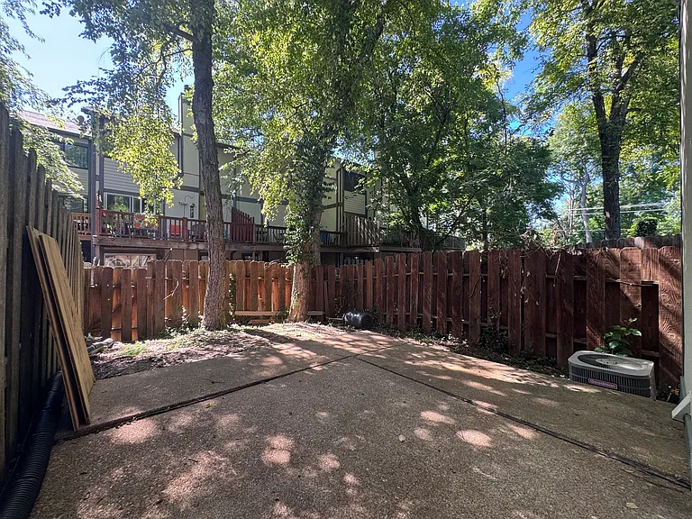 2039 Silent Spring Dr — Photo 20