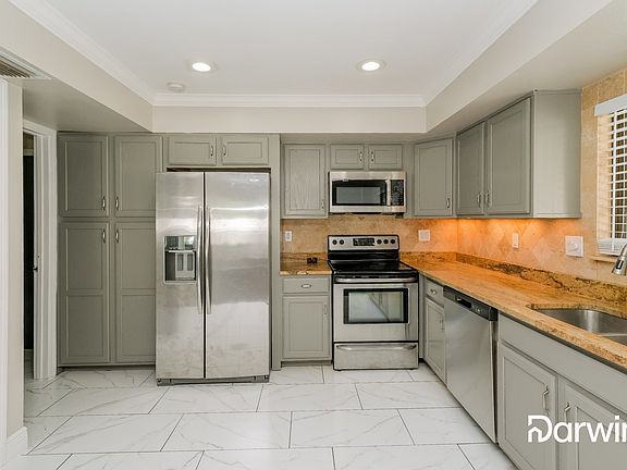 2nd image of 20 Kindall Cir