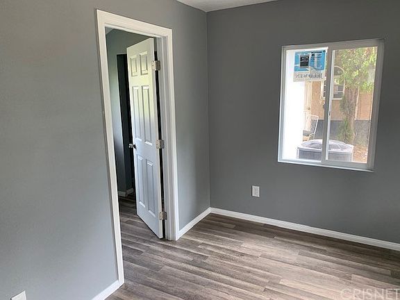5th image of 14939 Wyandotte St