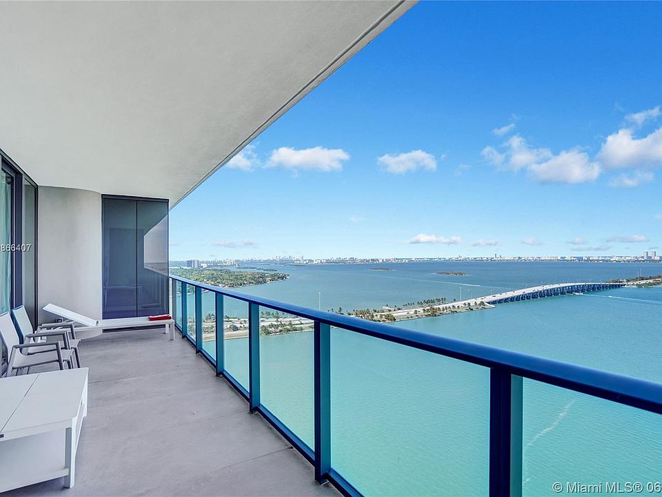 Home For Sale In Paraiso Bay