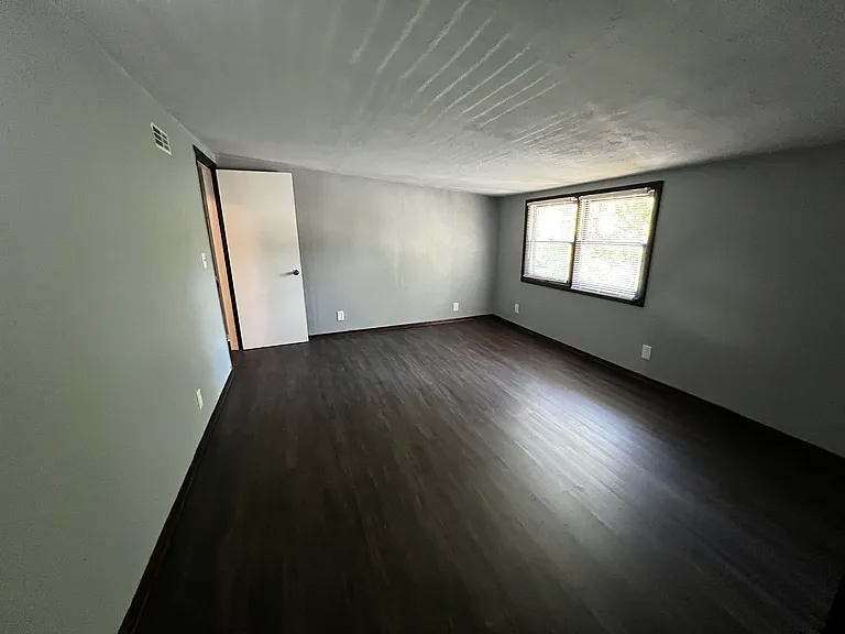 620 Paris Ave — Photo 9