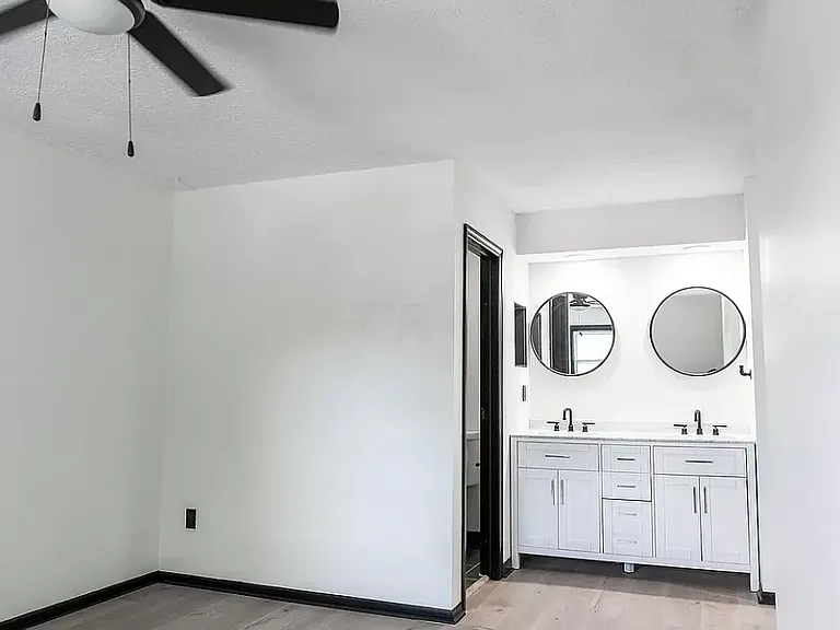 1560 Waterstone Ct — Photo 2