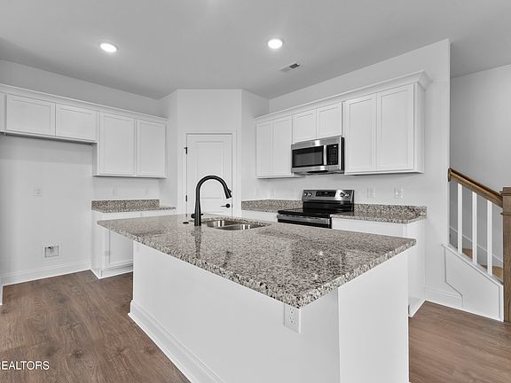 5th image of 1626 Bennett Village Dr