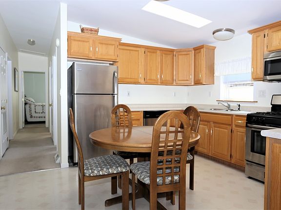 4th image of 25 Headlands Dr