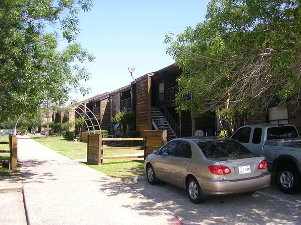 904 University Oaks Blvd, College Station, TX