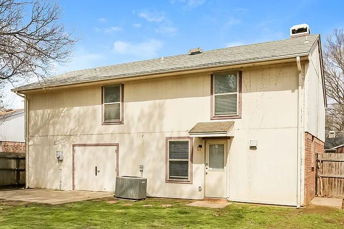 722 Nightingale Cir — Photo 17