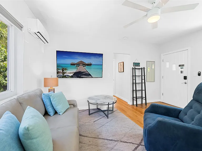 3015 Seville St #6 — Photo 6