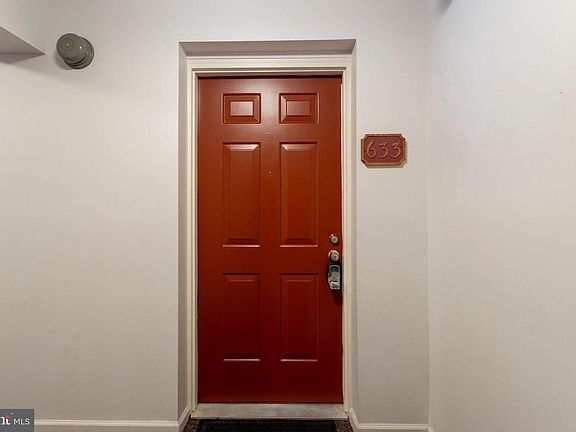 3rd image of 633 Washington Pl #33