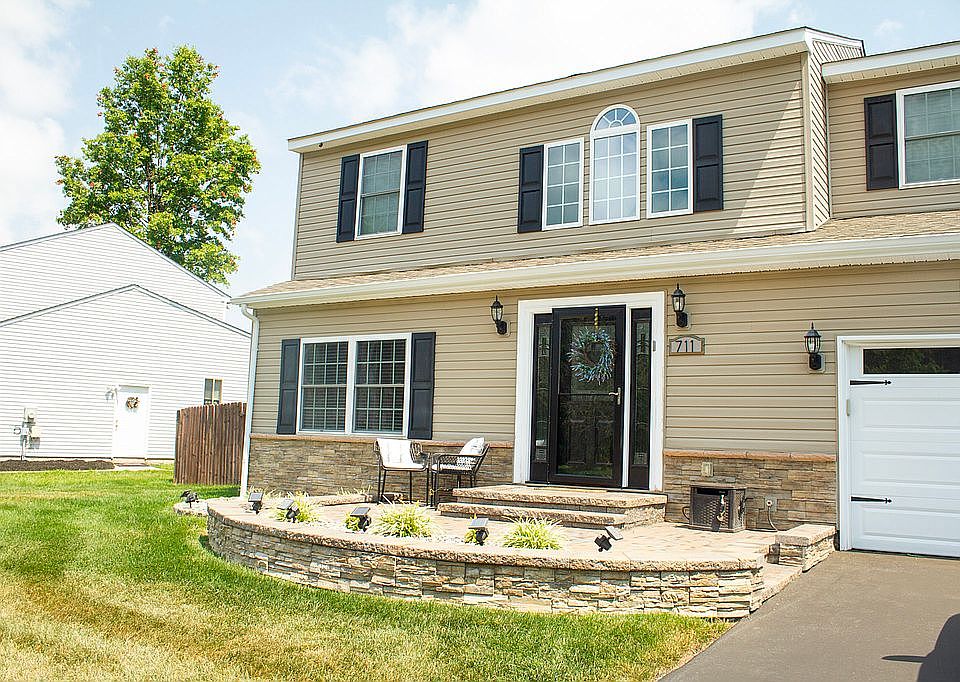 1st image of 711 Fox Chase Cir