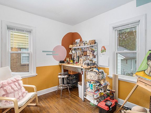 2nd image of 265 W 24th St