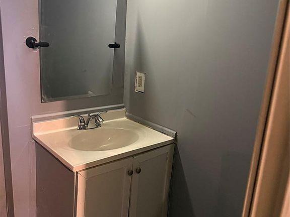 5th image of 835 Fontaine Pl