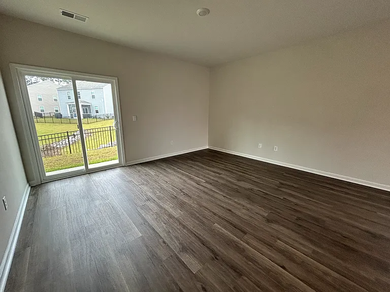324 Vaccaro Dr — Photo 10