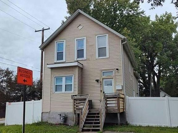 2nd image of 841 Marion St