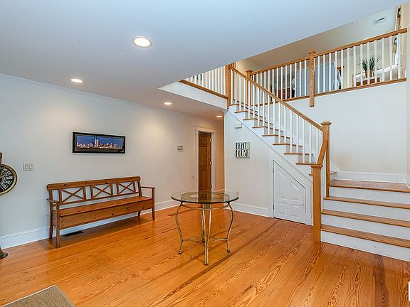 4th image of 21 Mulford Ave
