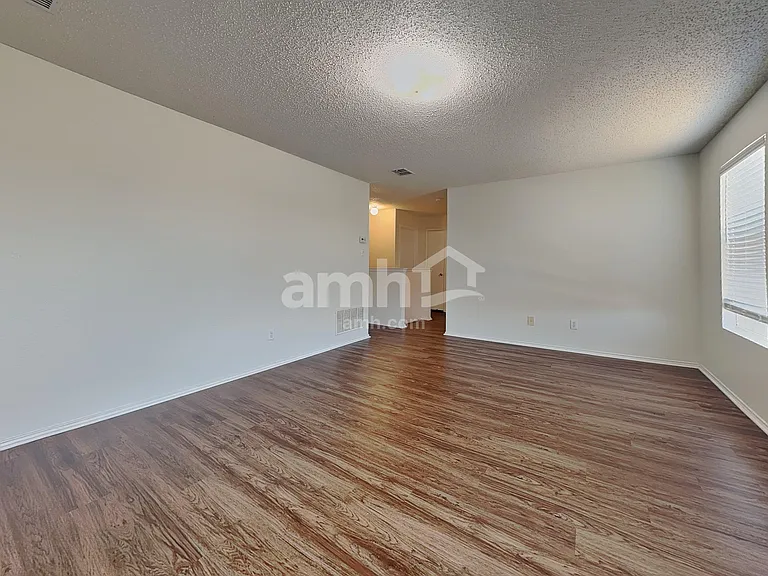 8724 Hunters Creek Ct — Photo 19