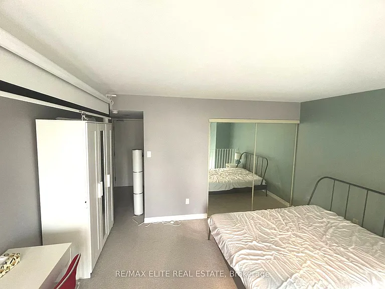 25 Maitland St #1502 — Photo 10