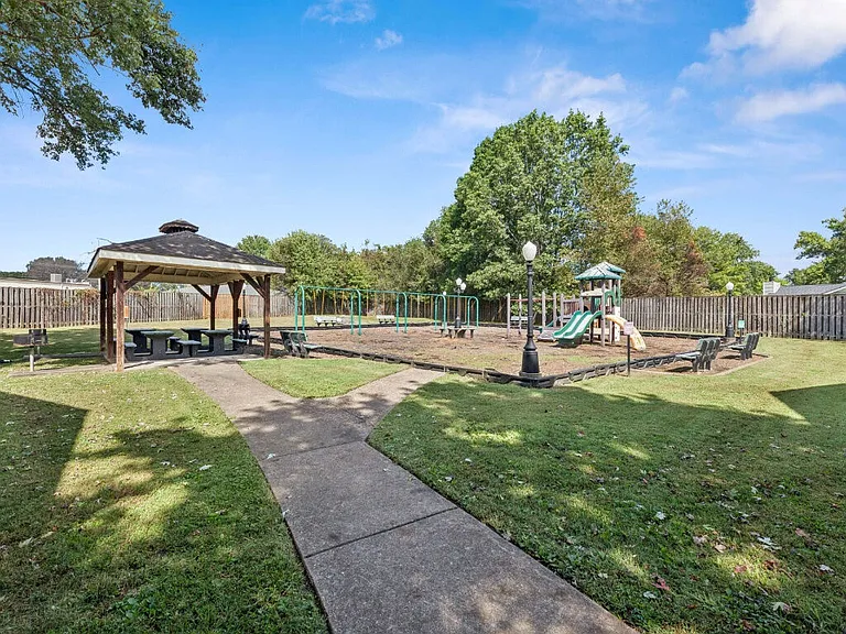 Davis Park — Photo 16