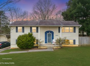 2205 Roundtree Rd, Knoxville, TN 37923